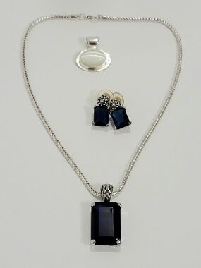 Vintage Silver toned Blue Pendant Necklace and Earring Set With Pearl Pendant
